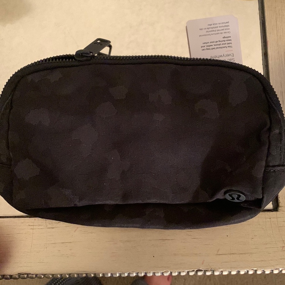 Lululemon everywhere belt bag!!